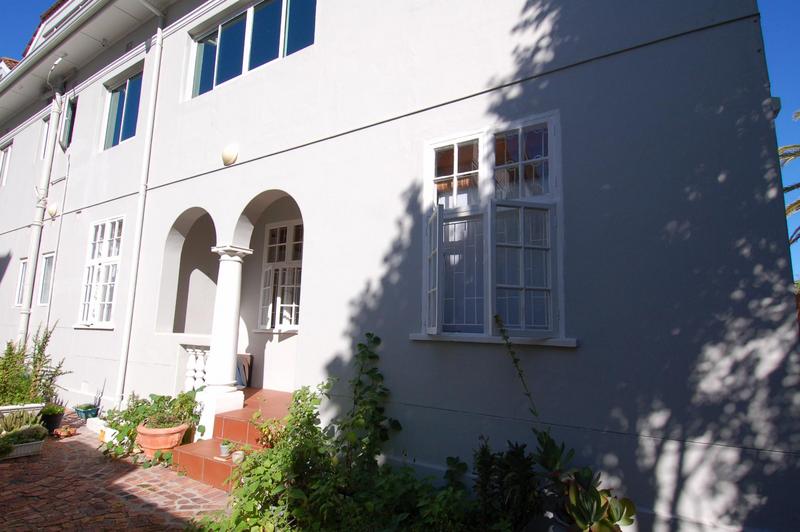 To Let 2 Bedroom Property for Rent in Bantry Bay Western Cape